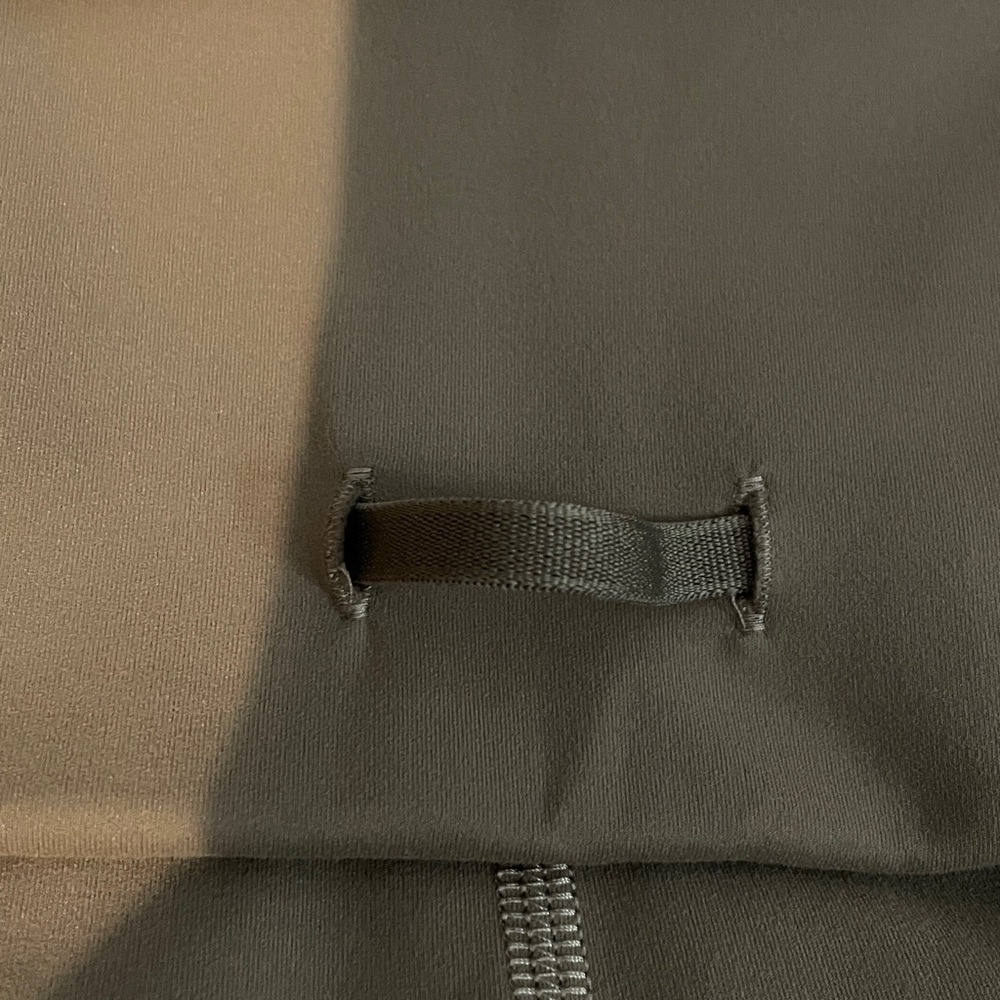 Womens lululemon winder train high rise. Size 14. Great condition. - Picture 8 of 8
